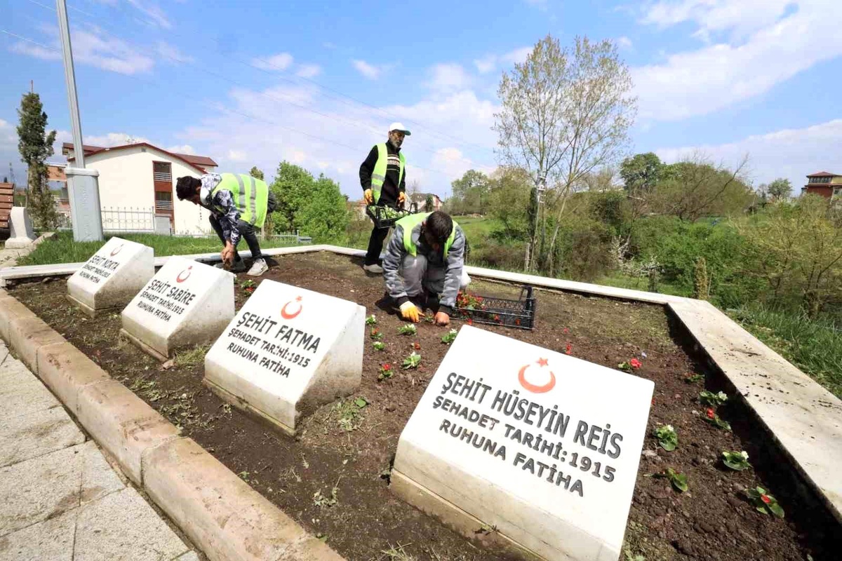 Başiskele Belediyesi Mezarlıklar ve Şehitliklerde Bakım Onarım Çalışmaları Yaptı