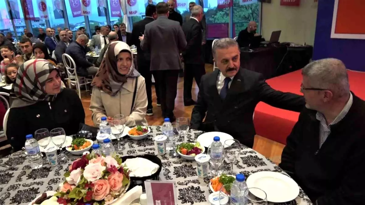 MHP Bursa\'daki depremzedelerle iftar sofrasında buluştu