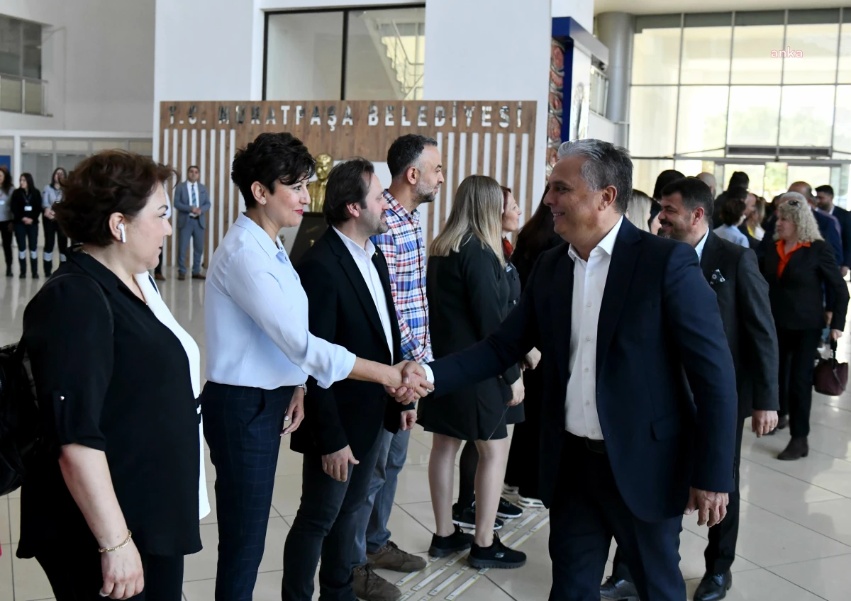 Muratpaşa Belediye Başkanı Ümit Uysal saha personeliyle bayramlaştı