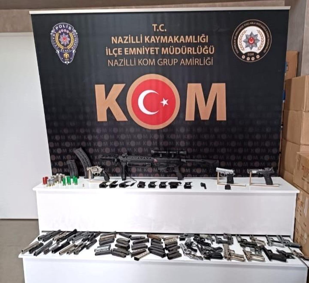 Nazilli\'de Operasyon: Çok Sayıda Silah Ele Geçirildi