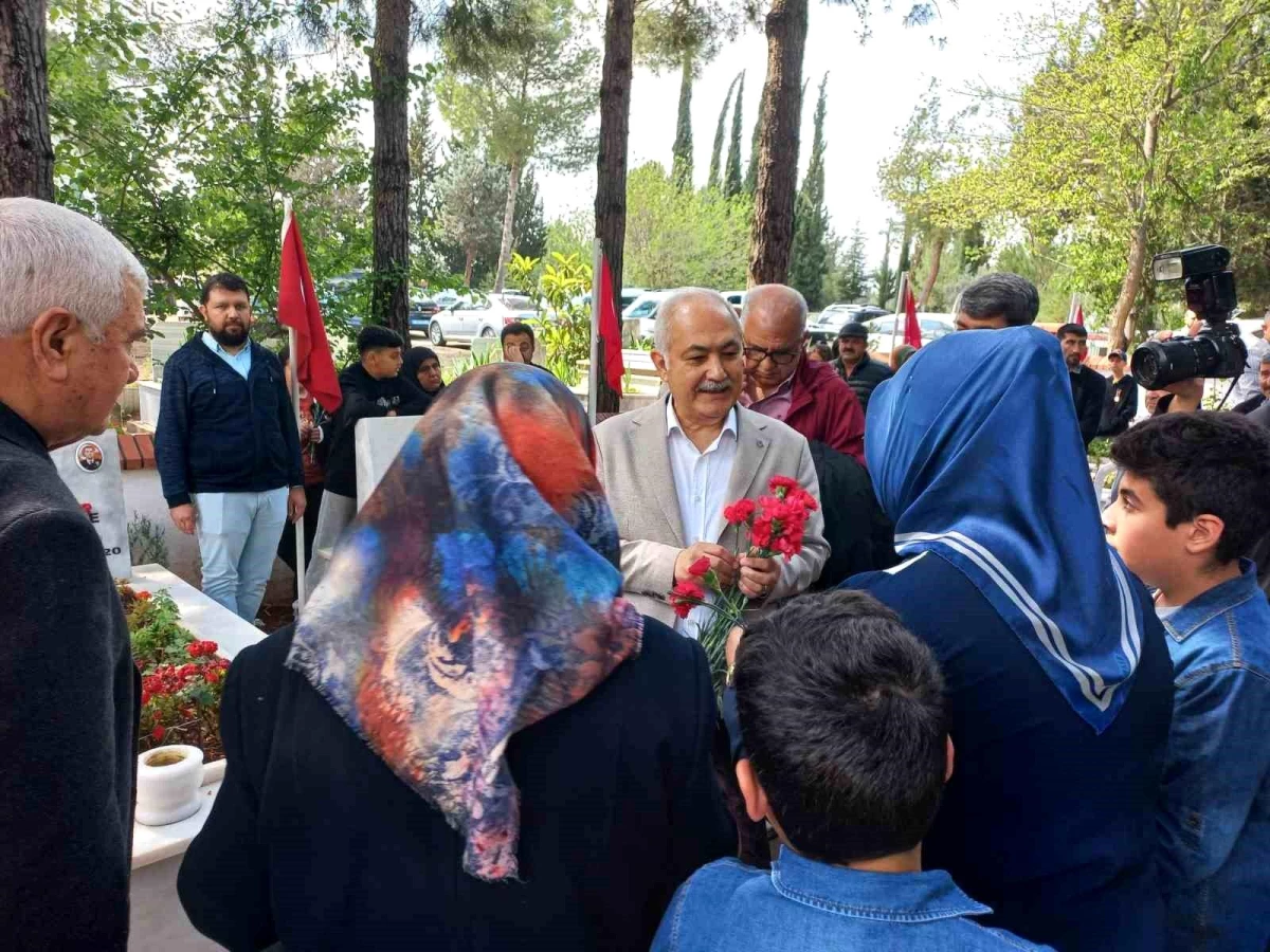 Osmaniye\'de Ramazan Bayramı Arifesinde Şehitlikler Ziyaret Edildi