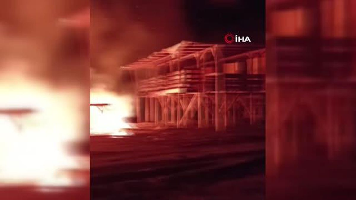 Antalya\'da 5 yıldızlı otellere komşu çardaklarda yangın