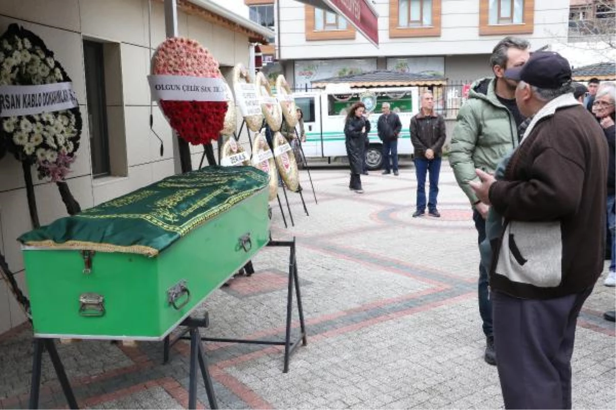 Eskişehir\'de servis otobüsü kazasında hayatını kaybeden işçi toprağa verildi