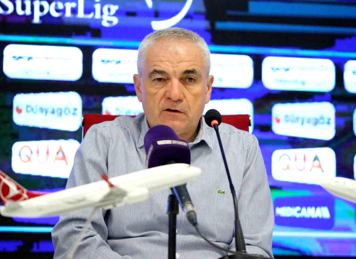 Rıza Çalımbay takımını tebrik etti