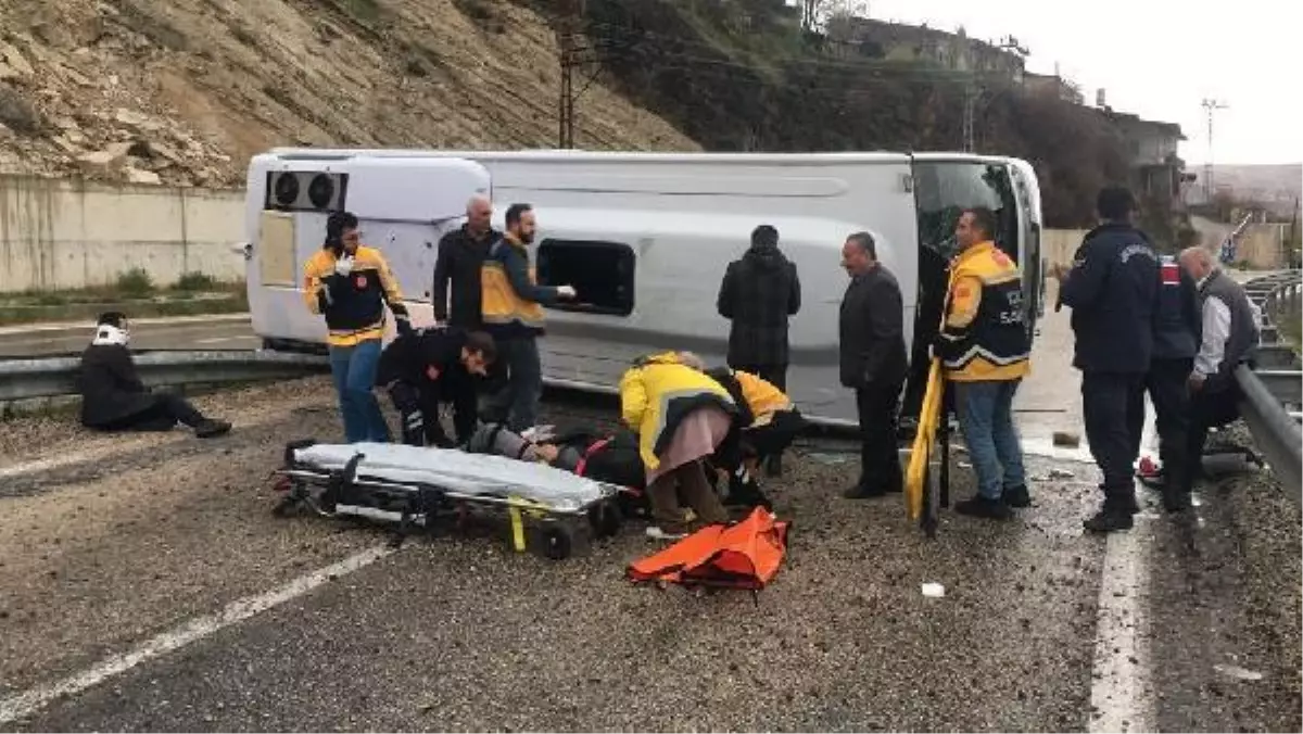 Gürün\'de Midibüs Kazası: Yaralıların Kimlikleri Belli Oldu