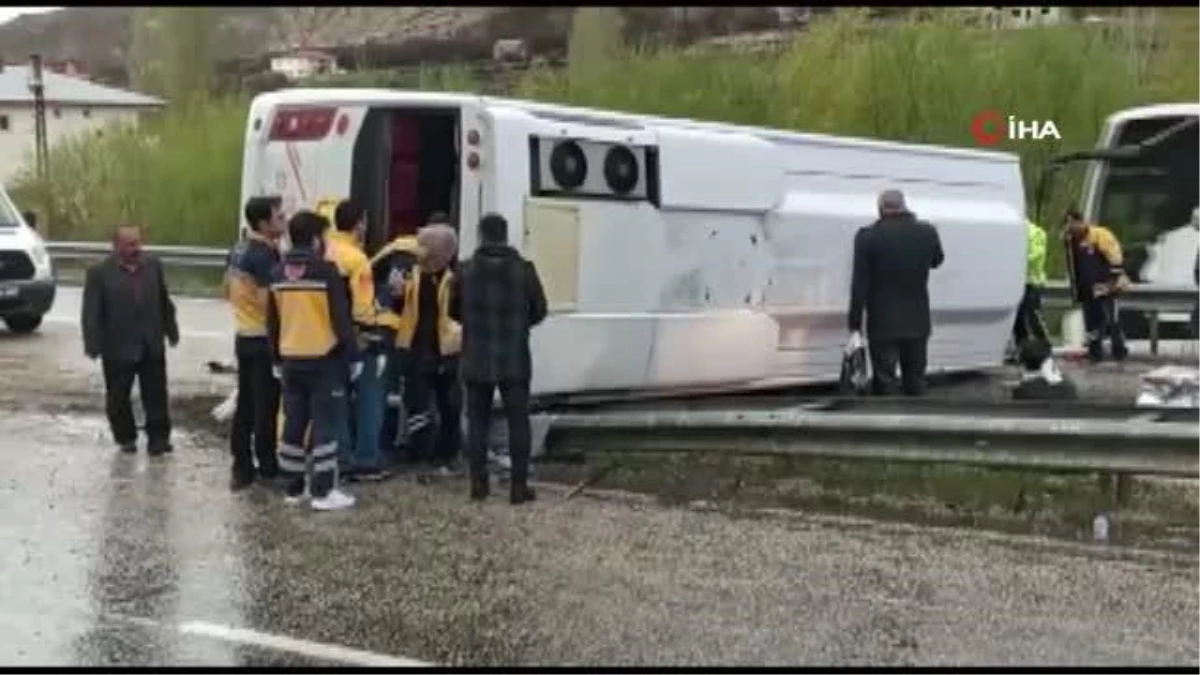 Sivas\'ta otobüs kazası: 8 yaralı