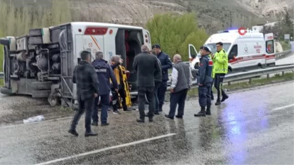 Sivas\'ta otobüs kazası: 8 yaralı