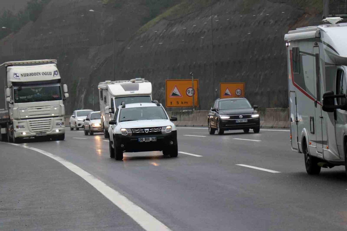 TEM Otoyolu Bolu geçişinde bayram yoğunluğu