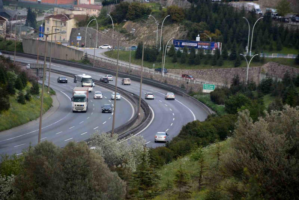 Ramazan Bayramı öncesi TEM Otoyolu Kocaeli geçişinde trafik akıcı