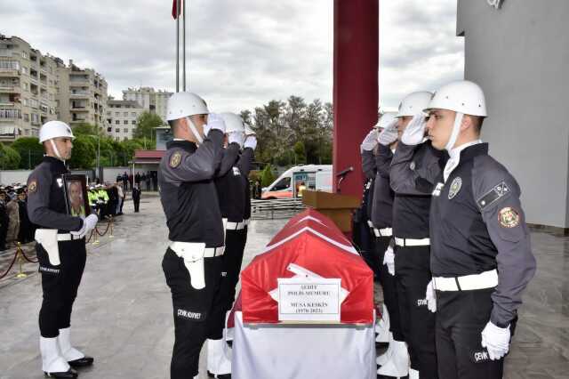 Trafik kazasına müdahale eden polis, iki aracın çarpması sonucu şehit düştü Trafik kazasına müdahale eden polis, iki aracın çarpması sonucu şehit düştü