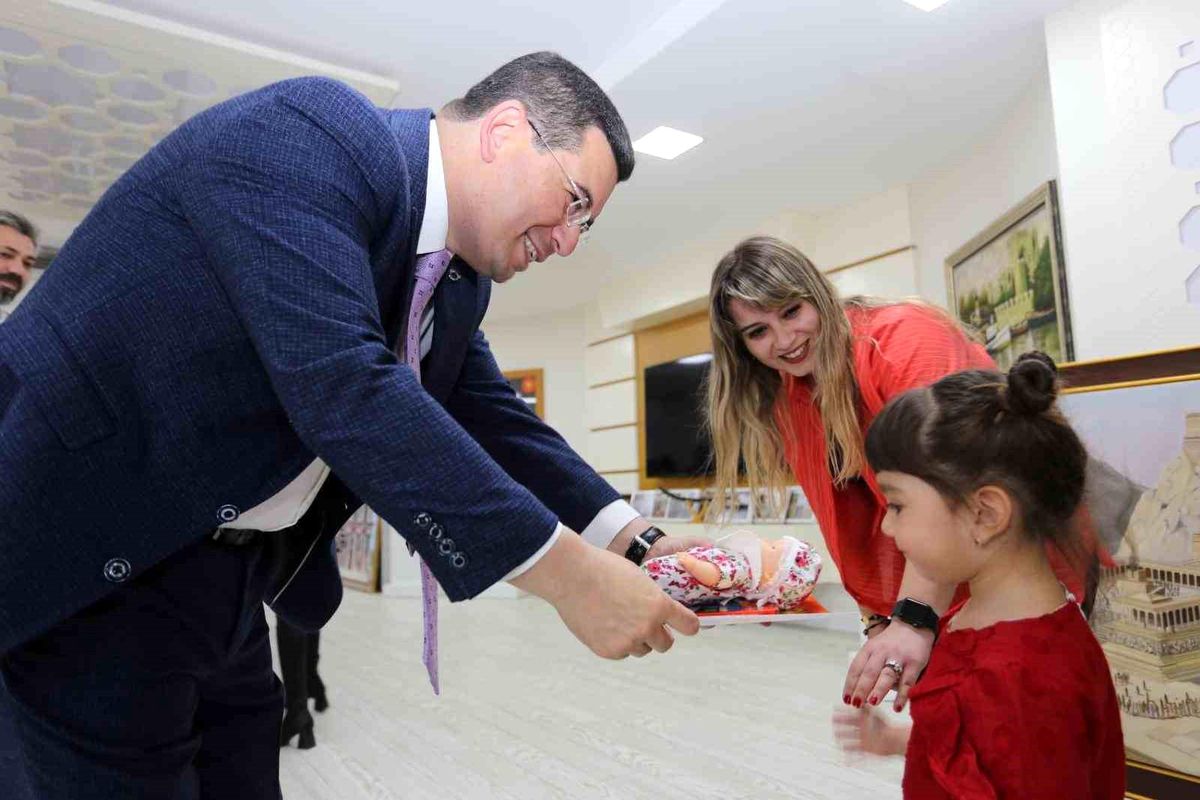 Kepez Belediye Başkanı Hakan Tütüncü Personeliyle Bayramlaştı