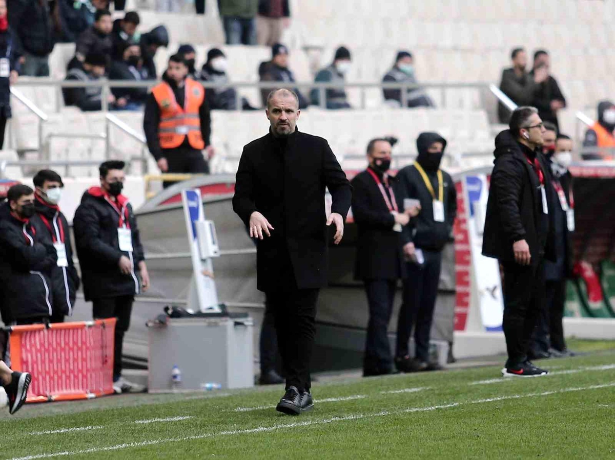 Ümraniyespor, Teknik Direktör Recep Uçar ile yollarını ayırdı