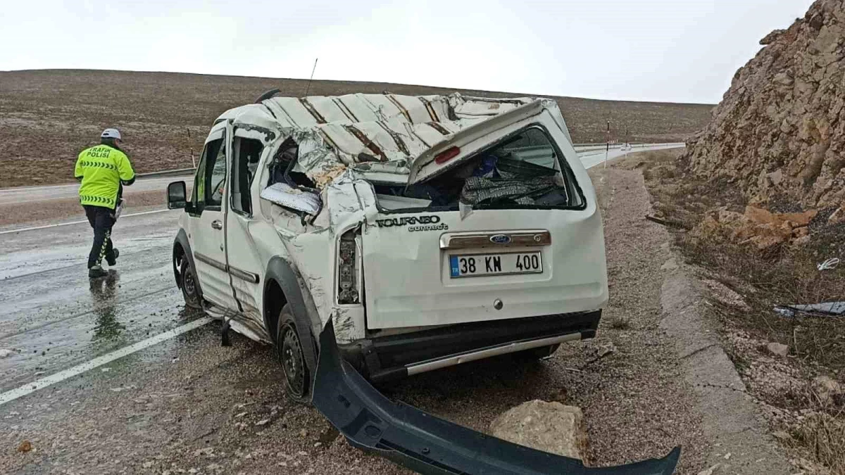 Sivas\'ta trafik kazası: 1 ağır, 5 yaralı