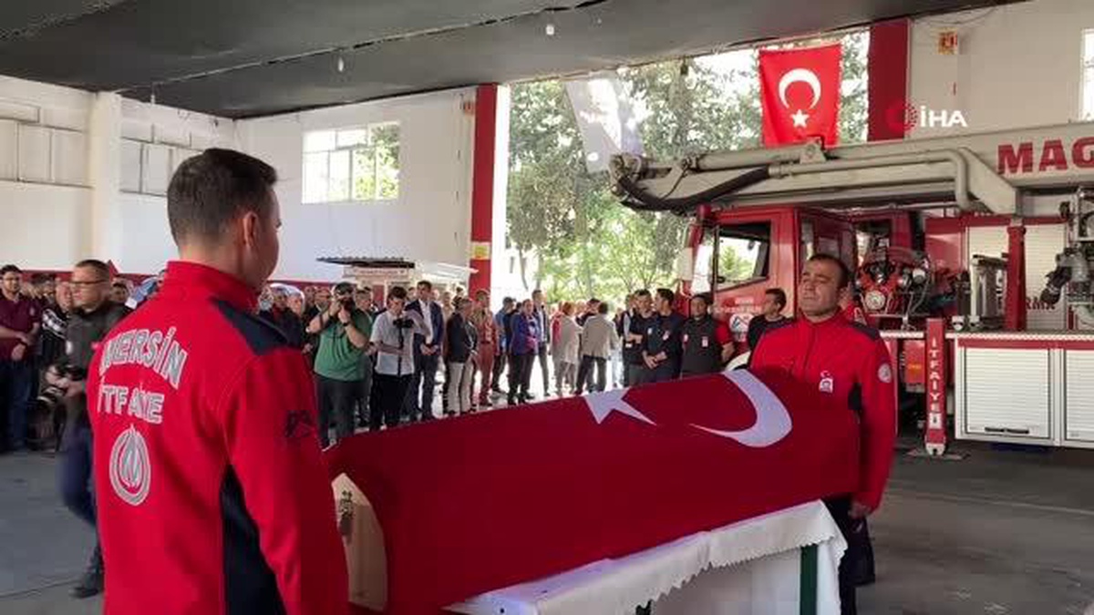 Mersin\'de Yangında Hayatını Kaybeden İtfaiye Eri Son Yolculuğuna Uğurlandı