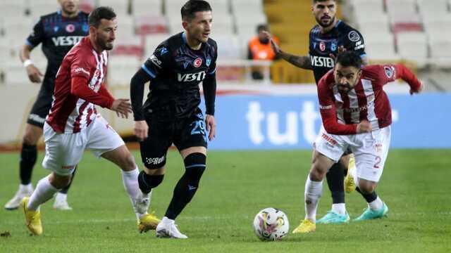 Yeni hoca da çare olmadı! Galibiyeti unutan Trabzonspor, Sivas'ta neye uğradığını şaşırdı