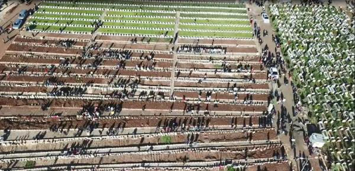 Adıyaman\'da Depremin Vurduğu Mezarlıkta Duygusal Anlar Yaşandı