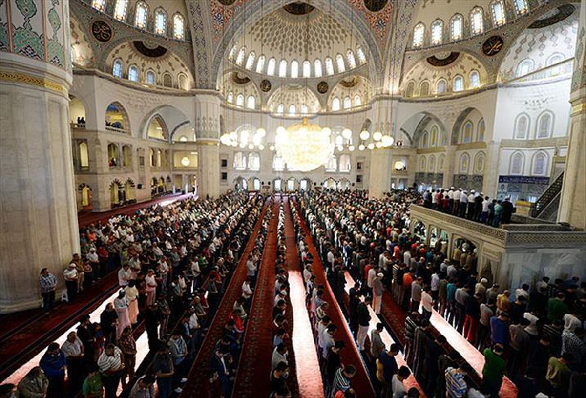 Ağrı'da Bayram Namazı Saat Kaçta? Bayram Namazı Nasıl Kılınır?