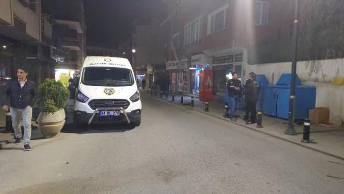 Darıca\'da Yan Bakma Meselesi Yüzünden Çıkan Kavgada 4 Kişi Yaralandı