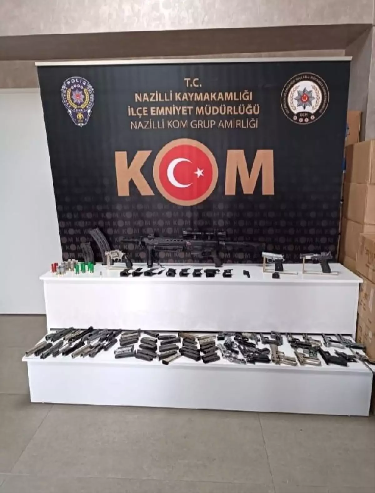 Nazilli'de aranan şüpheli evinde cephanelik çıktı