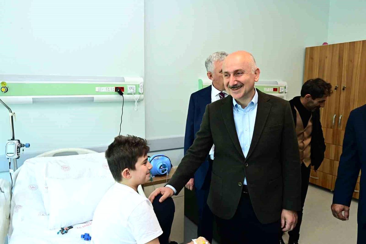 Ulaştırma ve Altyapı Bakanı Adil Karaismailoğlu: "Bizim asıl bayramımız 14 Mayısta olacak"