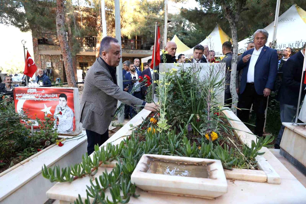 Başkan Böcek Gaziantep Nurdağında Bayram Namazını Kıldı