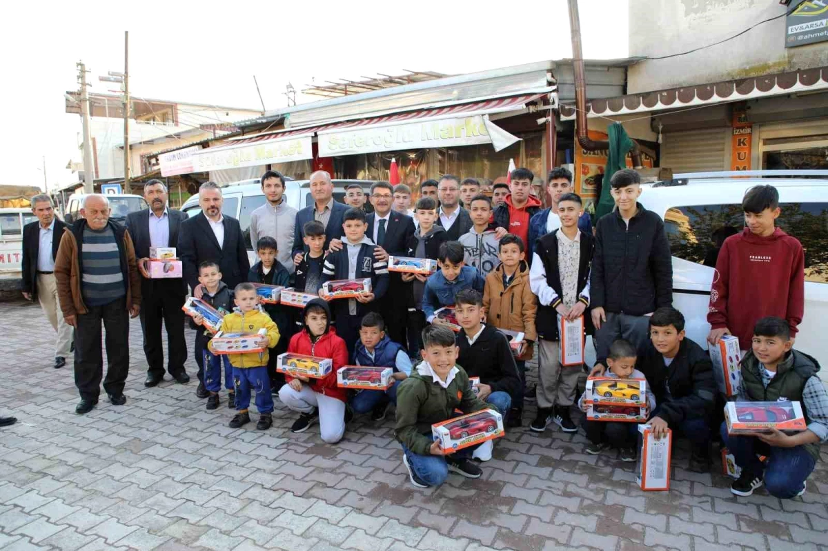 Şehzadeler Belediye Başkanı Ömer Faruk Çelik Bayram Namazını Kıldı