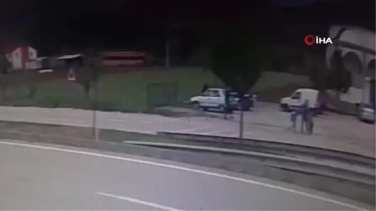 Tokat\'ta Bayram Gezmesine Giden Ailenin Aracı Kaza Yaptı