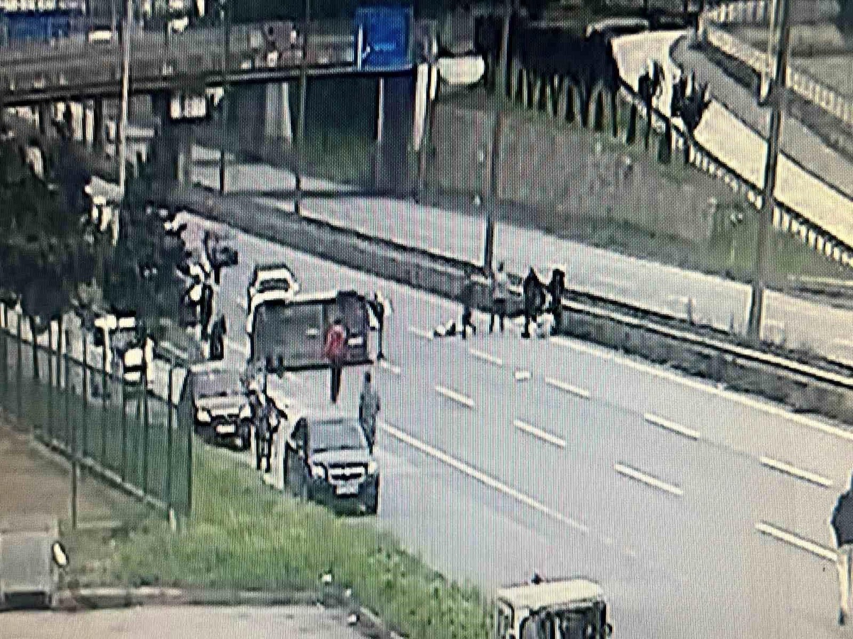 Kocaeli\'de Bayram Ziyaretine Giden Ailenin Kaza Anı Güvenlik Kamerasına Yansıdı