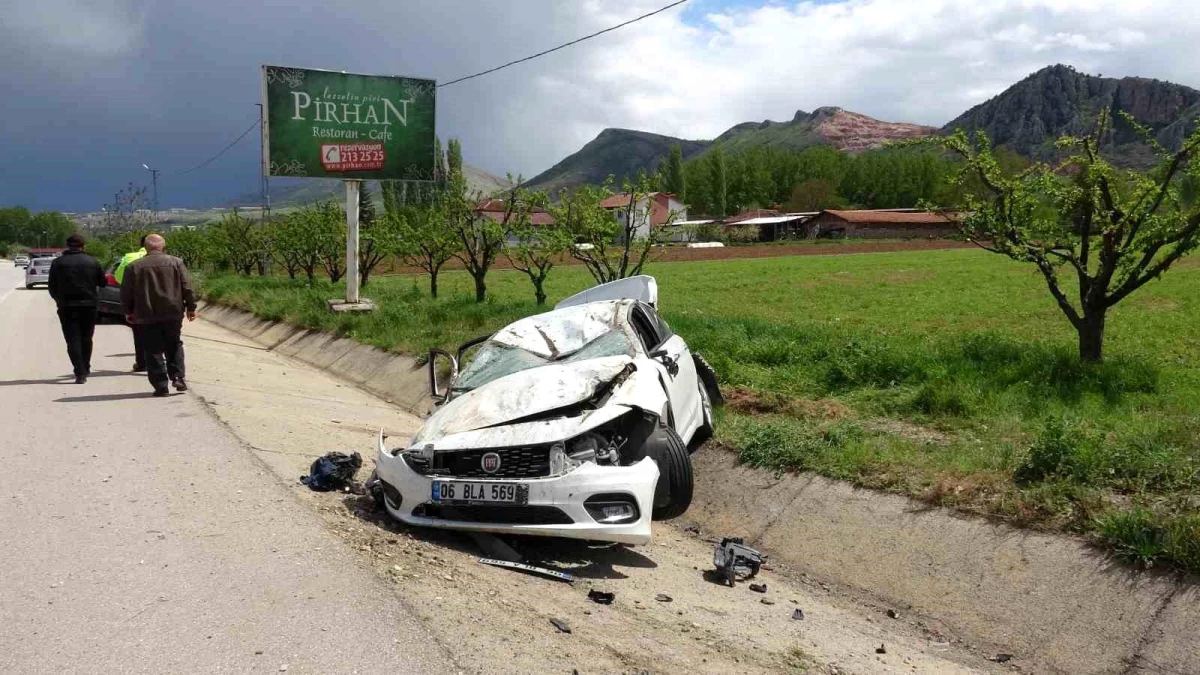 Ankaradan Bayram Tatili İçin Tokata Gelen Ailenin İçinde Bulunduğu Araç Takla Attı: 4 Yaralı