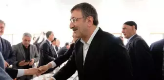 TBMM Plan ve Bütçe Komisyonu Başkanı Cevdet Yılmaz Bingöl'de depremzedelerle bayramlaştı