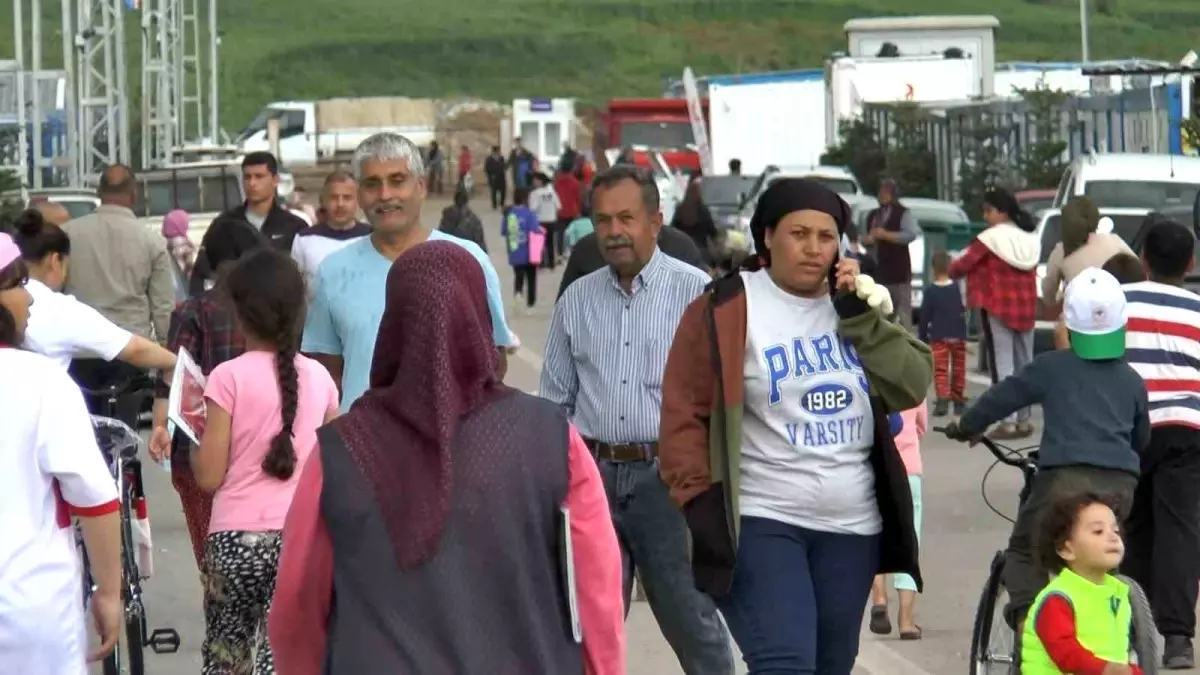 Kahramanmaraş depremzedeleri umutlu bir şekilde bayrama girdi