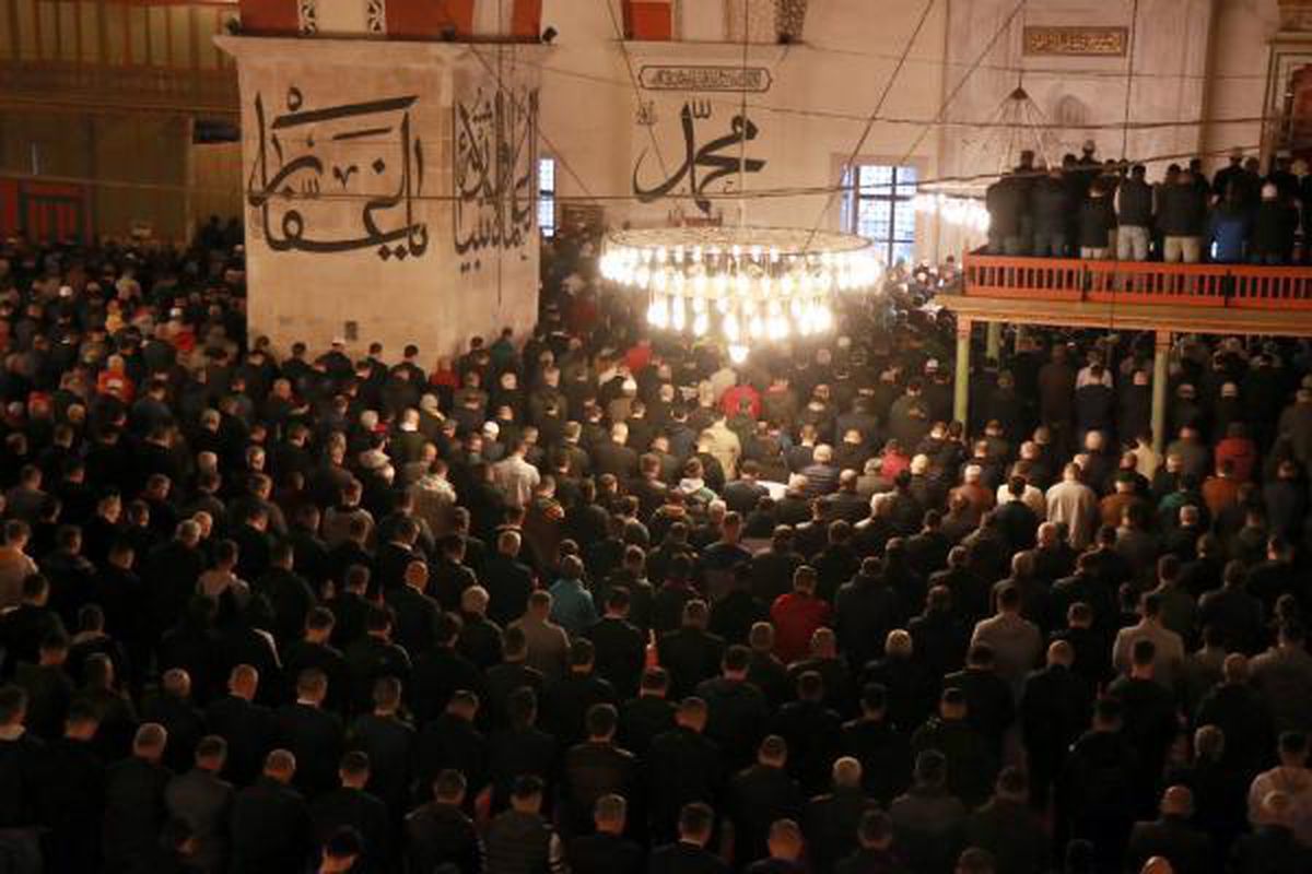 Edirne\'de yaşayanlar bayram namazında Eski Cami\'yi doldurdu