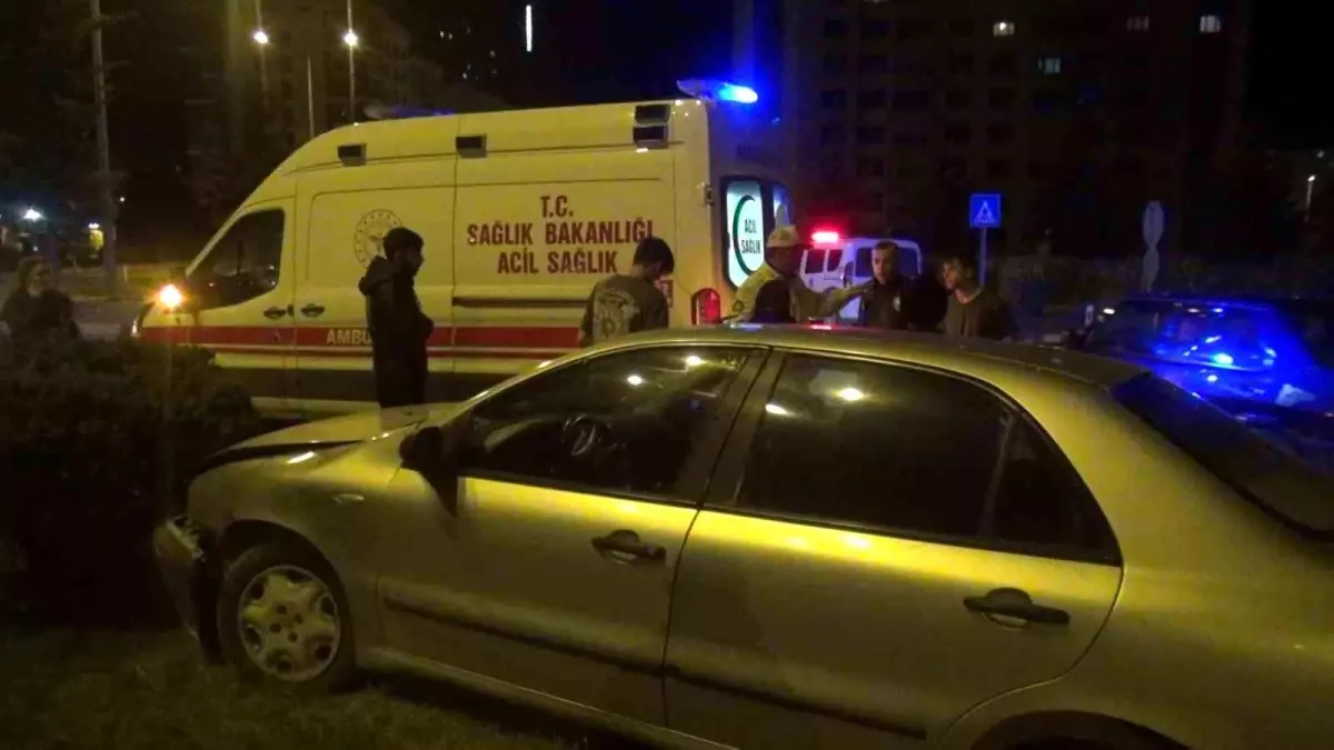 Kastamonu\'da Otomobiller Çarpıştı: 2 Yaralı