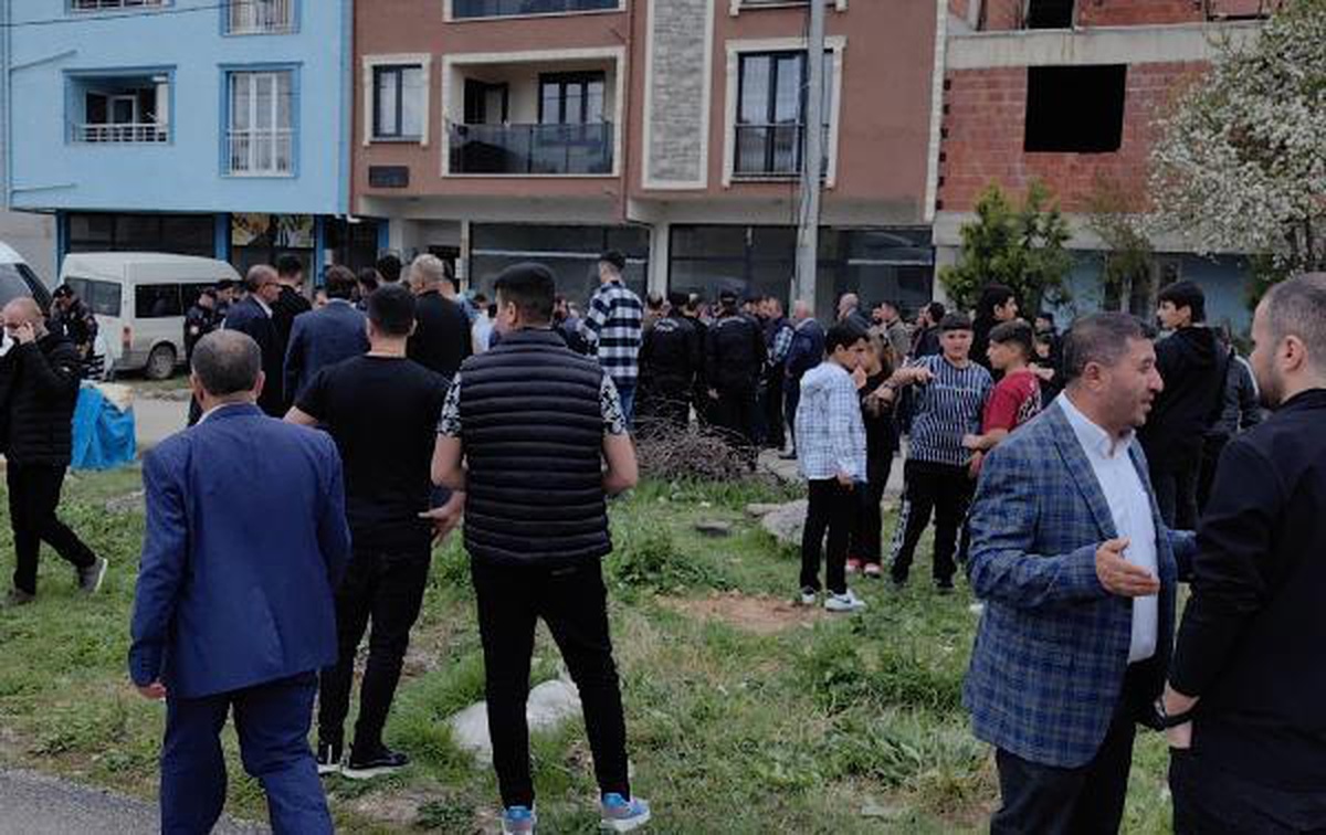 Bursa\'da Bayram Ziyaretinde Çocukların Tartışması Taşlı Sopalı Kavgaya Dönüştü: 10 Yaralı