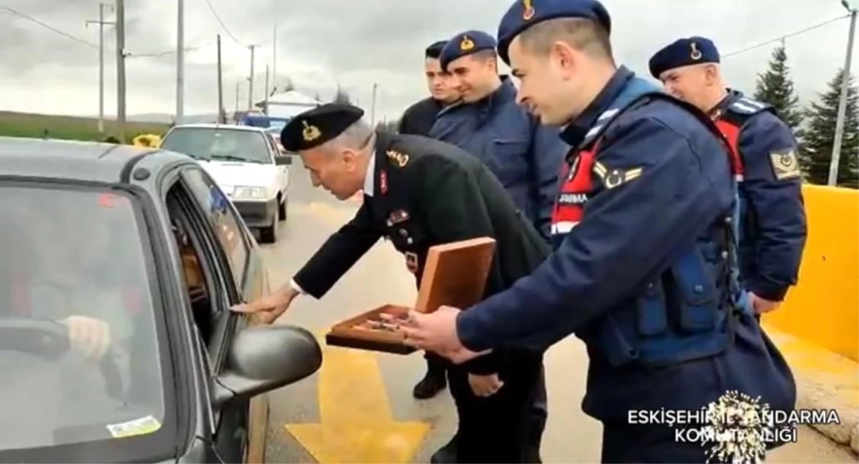 Eskişehir Jandarma Ekipleri Trafik Denetimlerinde Bayramlaştı