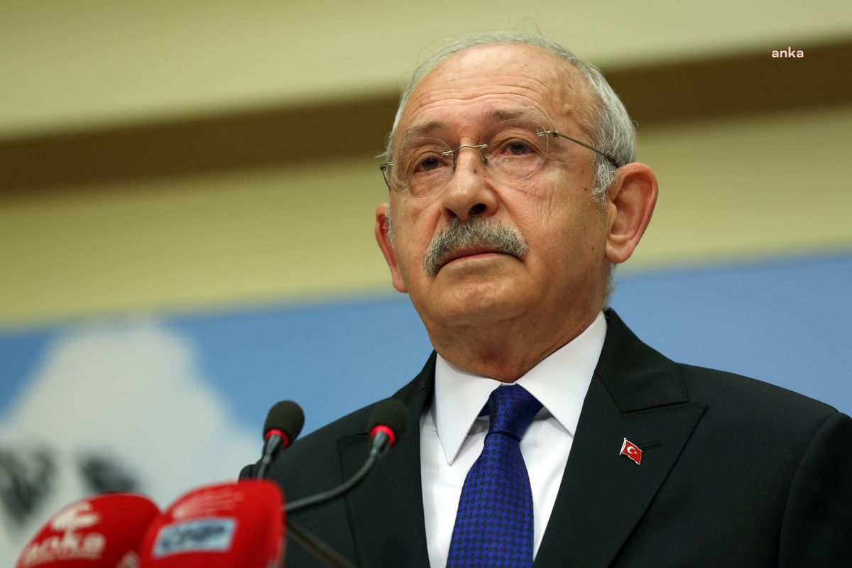 Kılıçdaroğlu Adıyaman\'da depremzedelerin bulunduğu mezarlıkta tepkiye cevap verdi