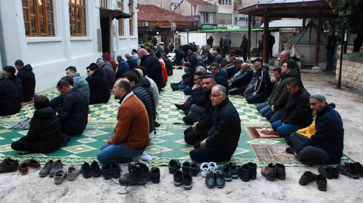 Kırklareli Vatandaşları Ramazan Bayramı İçin Camilere Akın Etti