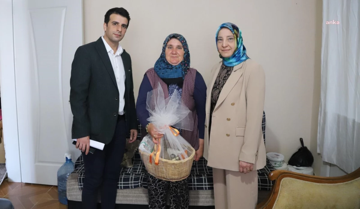 Menderes Belediyesi Başkanvekili Erkan Özkan Şehit Ailelerini Ziyaret Etti
