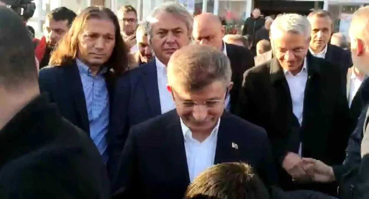 Ahmet Davutoğlu\'na Depremzededen Tepki