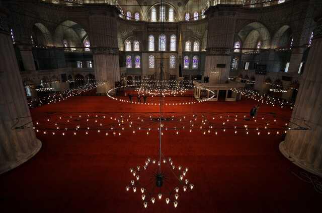 Restorasyonu tamamlanan Sultanahmet Camii yeniden ibadete açıldı