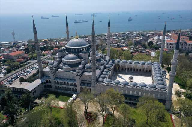 Restorasyonu tamamlanan Sultanahmet Camii yeniden ibadete açıldı