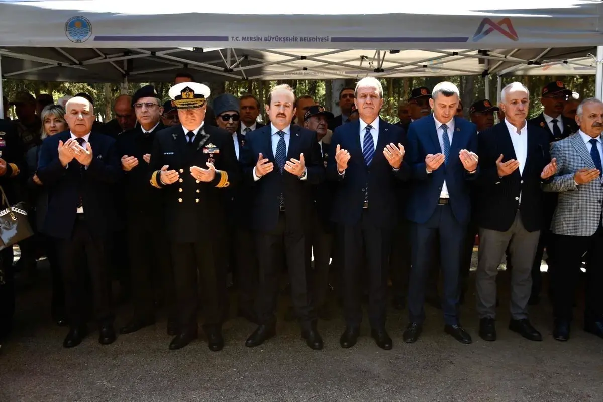 Mersin\'de Şehitlikte Bayramlaşma Töreni Düzenlendi