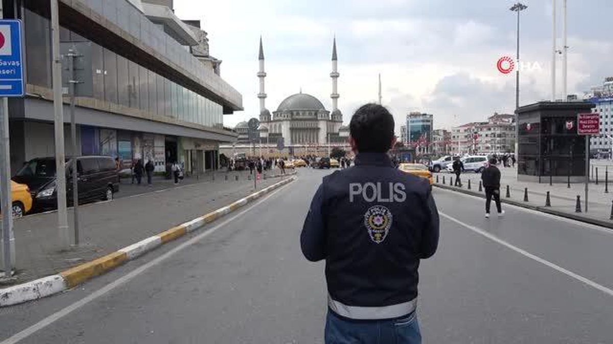 Taksim\'de Bayram Öncesi Helikopter Destekli Huzur Uygulaması