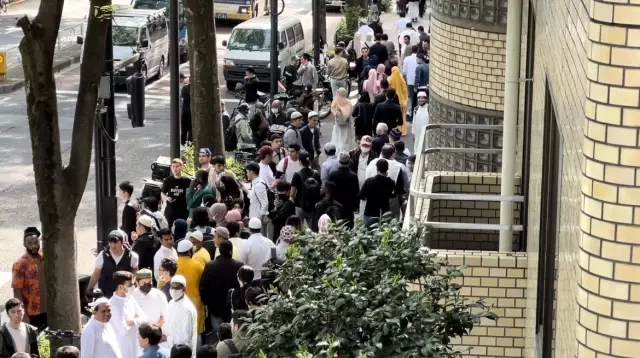 Tokyo Camii'nde bayram namazı 2 kez kılındı