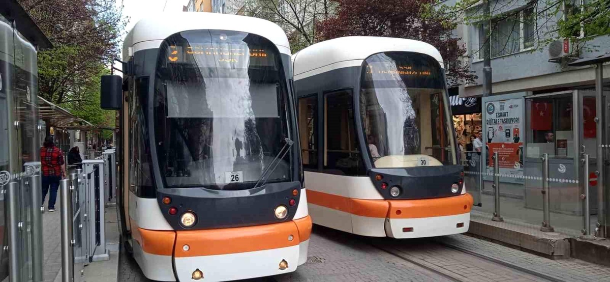 Eskişehir\'de Tramvay Seferleri Arıza Nedeniyle Durdu