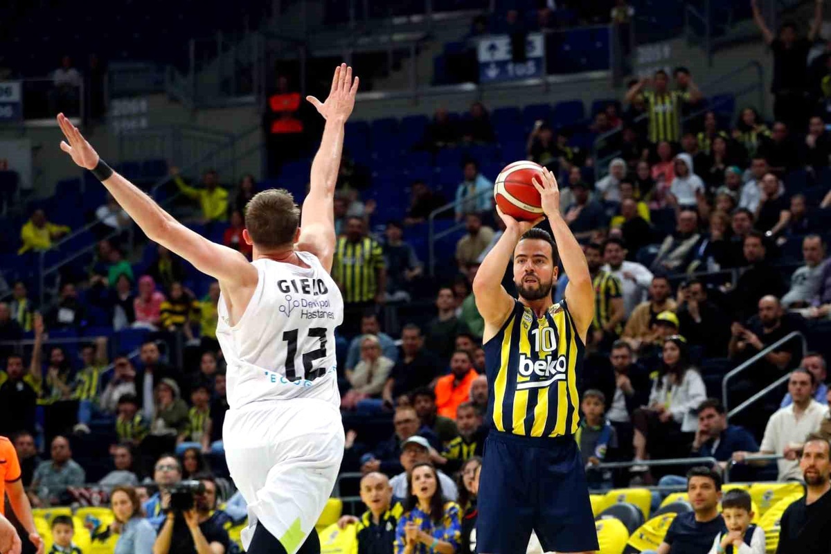Fenerbahçe Beko evinde Merkezefendi Belediyesi\'ni mağlup etti