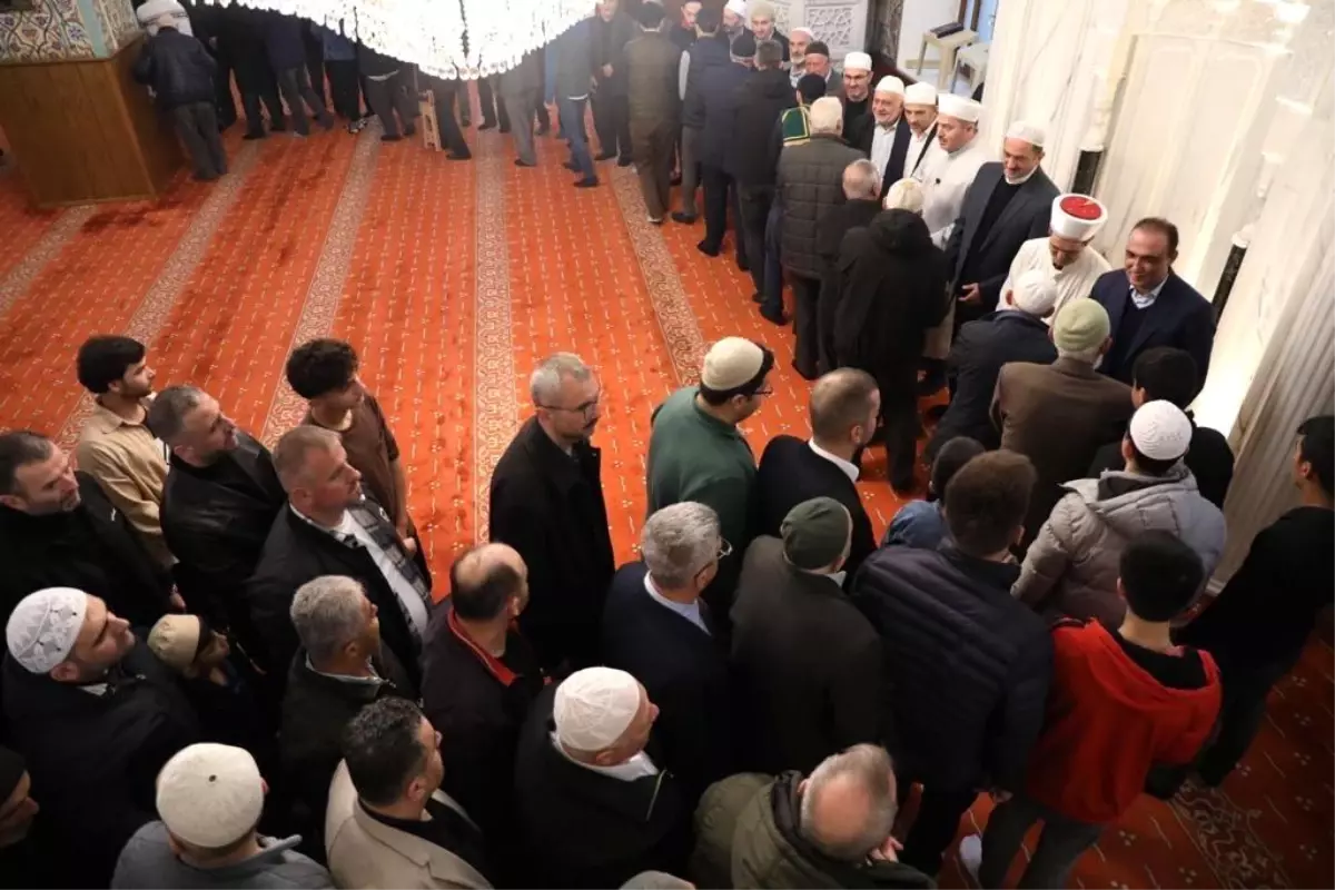 Düzce Vali Vekili Haluk Çakmak, Düzceli vatandaşların bayramını kutladı