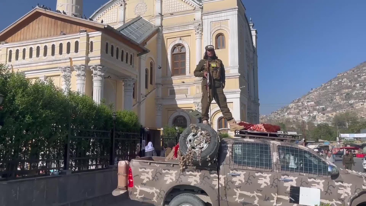 Afganistan\'da Bayram Namazı Sıkı Güvenlik Tedbirleri Altında Kılındı