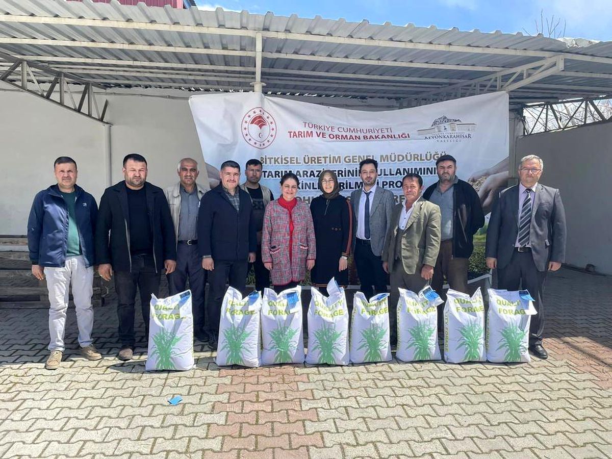 Afyonkarahisarda Çiftçilere Sorgum Sudan Otu Tohumu Dağıtıldı