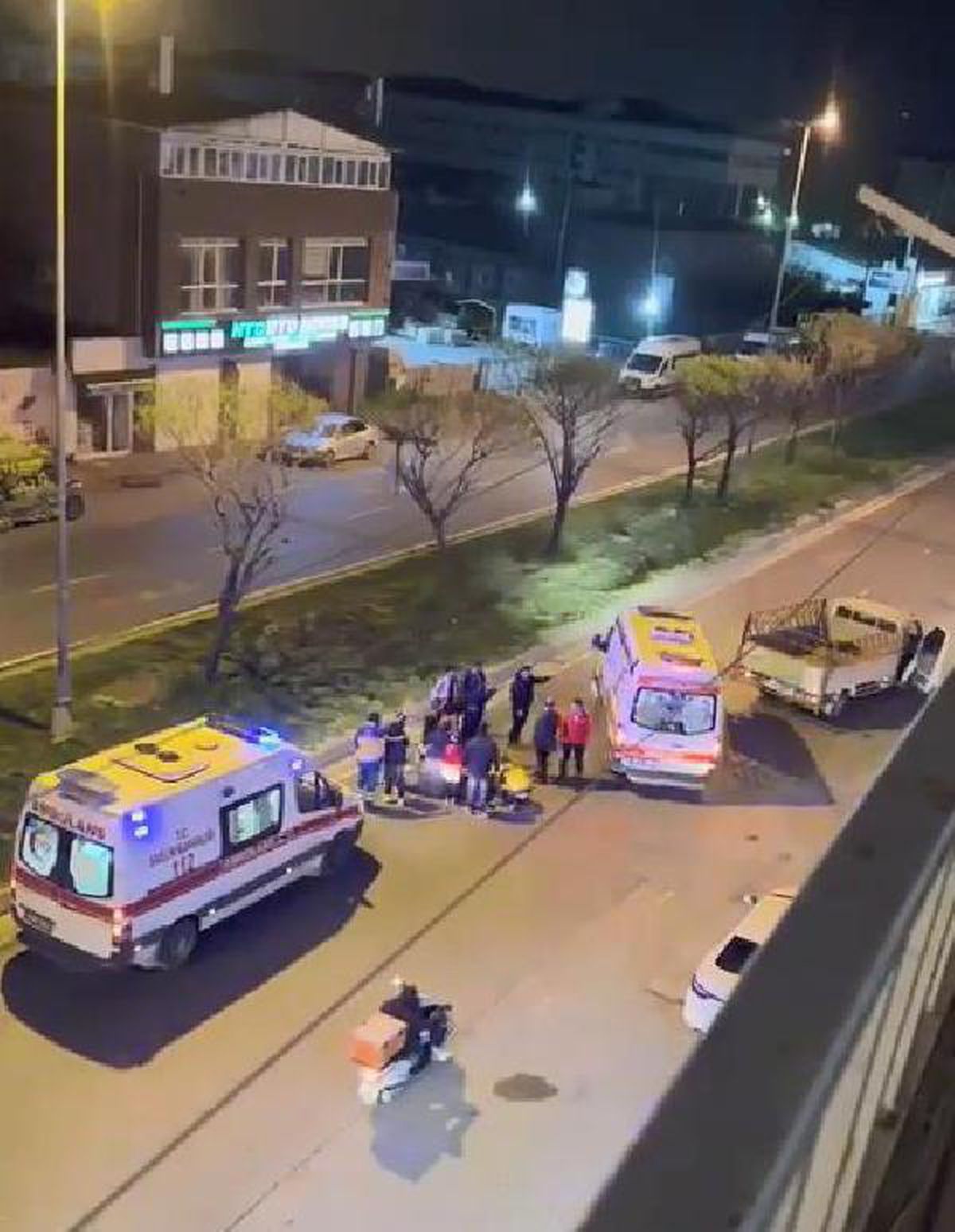 AVCILAR\'da kamyonetin kasasında düşen kişi hastaneye kaldırıldı